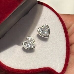 Heart-Shaped Stud Earrings - Silver sterling